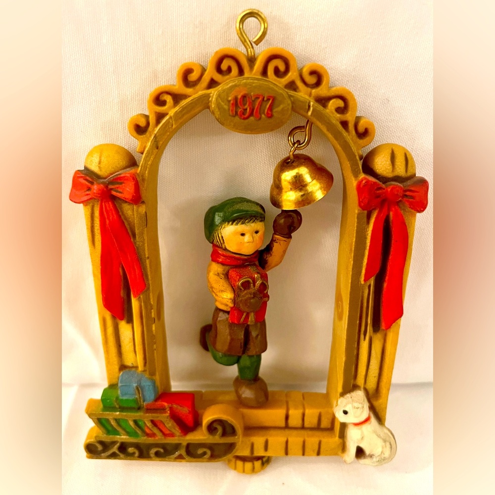 Hallmark Ornament 1977 Vintage Bell Ringer TREE TRIMMER COLLECTION TWIRL ABOUT